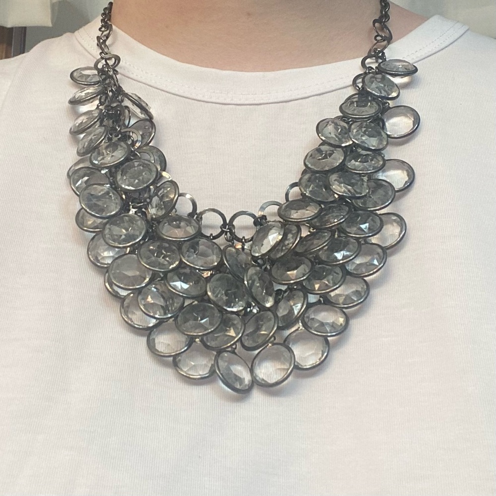 5/$25 🎆 EUC Target Silver/Grey Statement Necklace